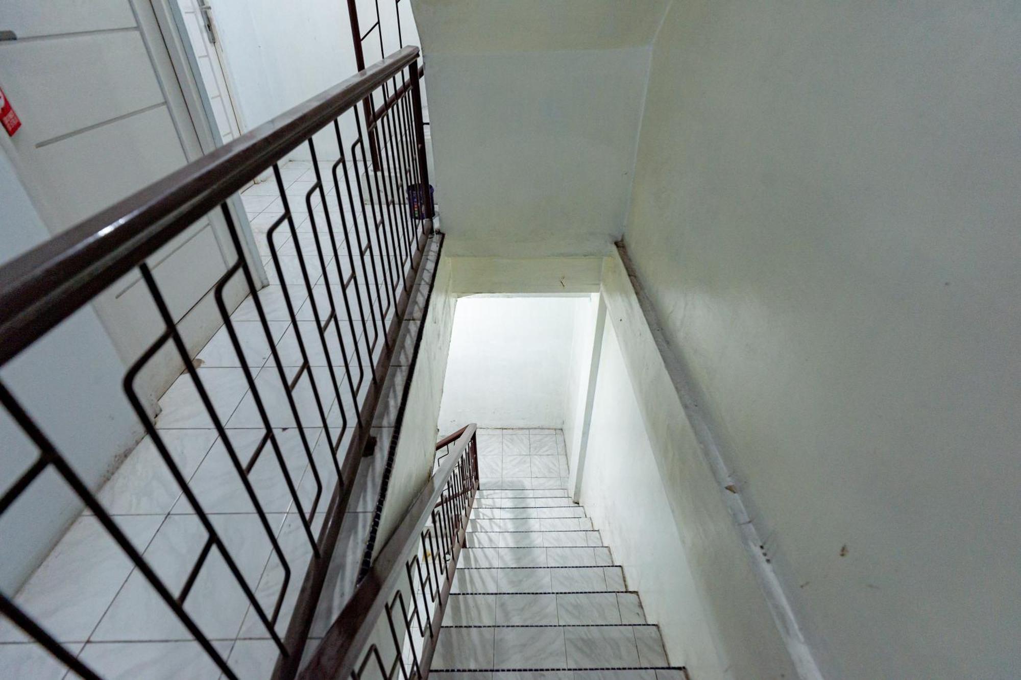 Hotel Reddoorz Near Rsud Dr Pringadi Medan 3 Esterno foto