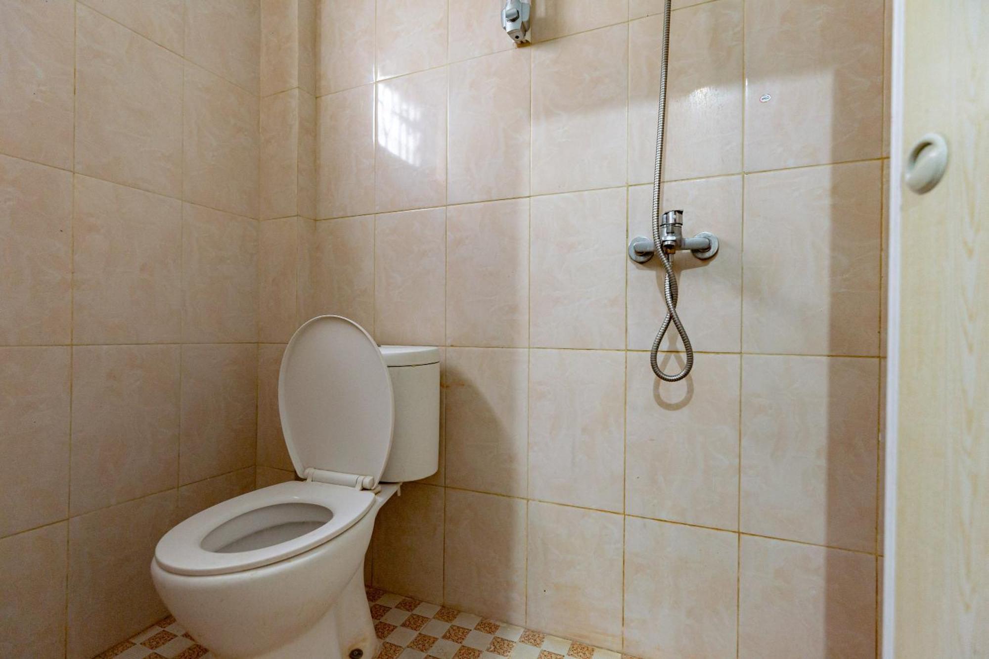 Hotel Reddoorz Near Rsud Dr Pringadi Medan 3 Esterno foto