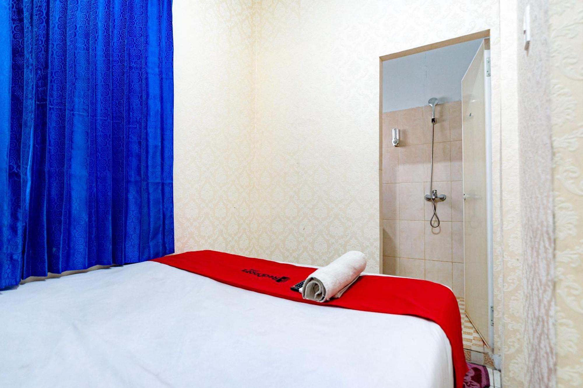 Hotel Reddoorz Near Rsud Dr Pringadi Medan 3 Esterno foto