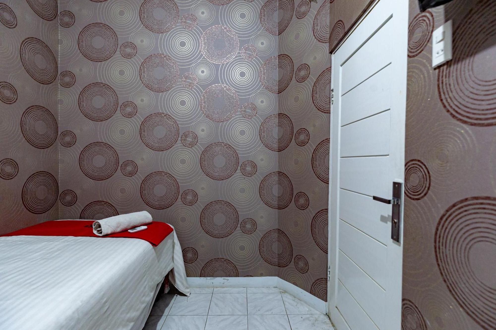 Hotel Reddoorz Near Rsud Dr Pringadi Medan 3 Esterno foto