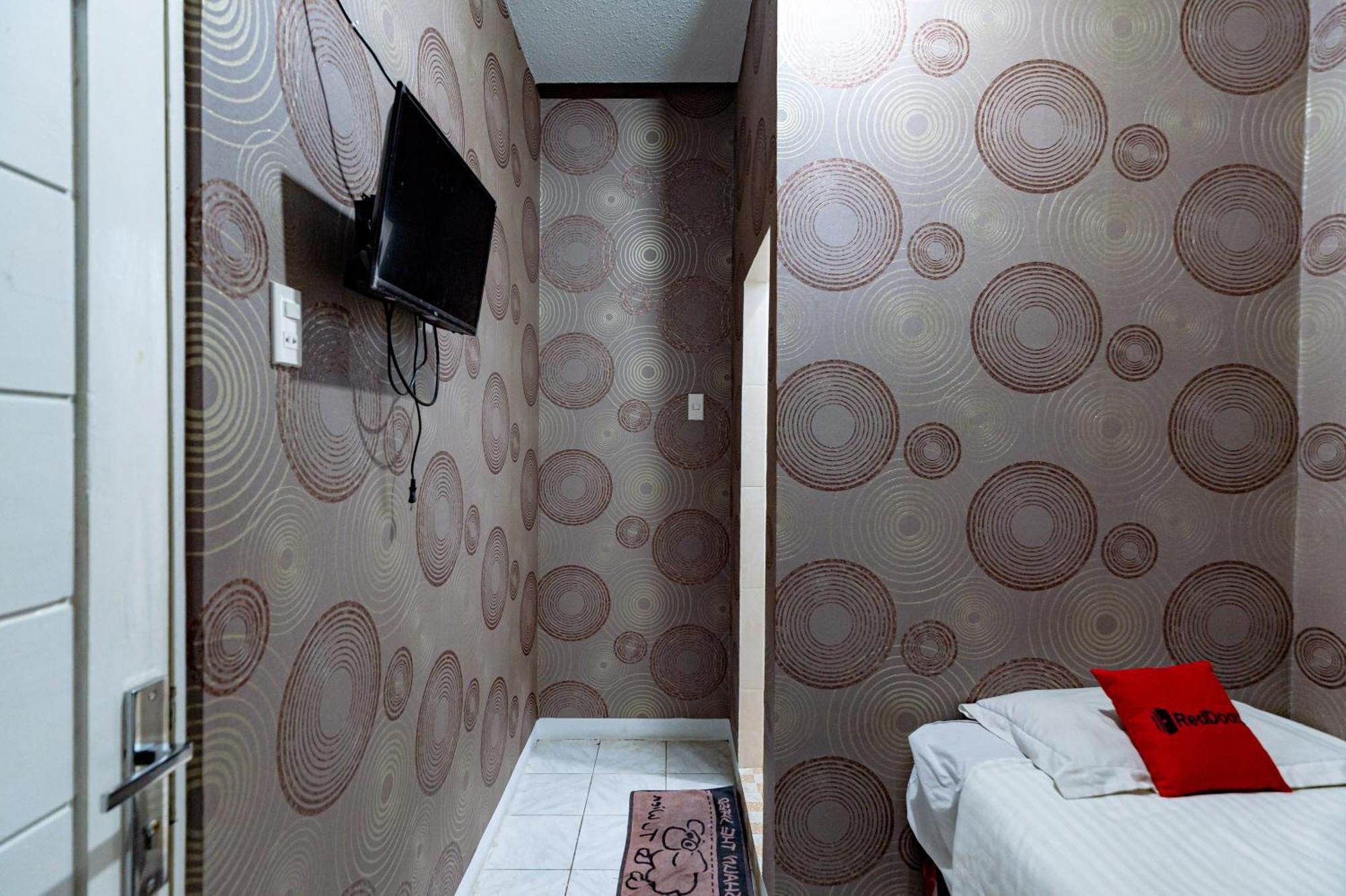 Hotel Reddoorz Near Rsud Dr Pringadi Medan 3 Esterno foto